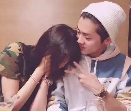 鹿晗关晓彤情侣照片