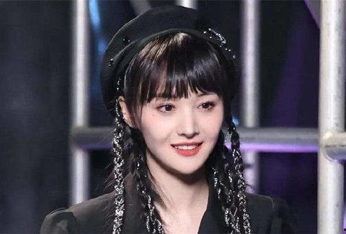 严肃八卦 郑爽,娱乐圈的“话题女王”，揭秘她的成长与争议